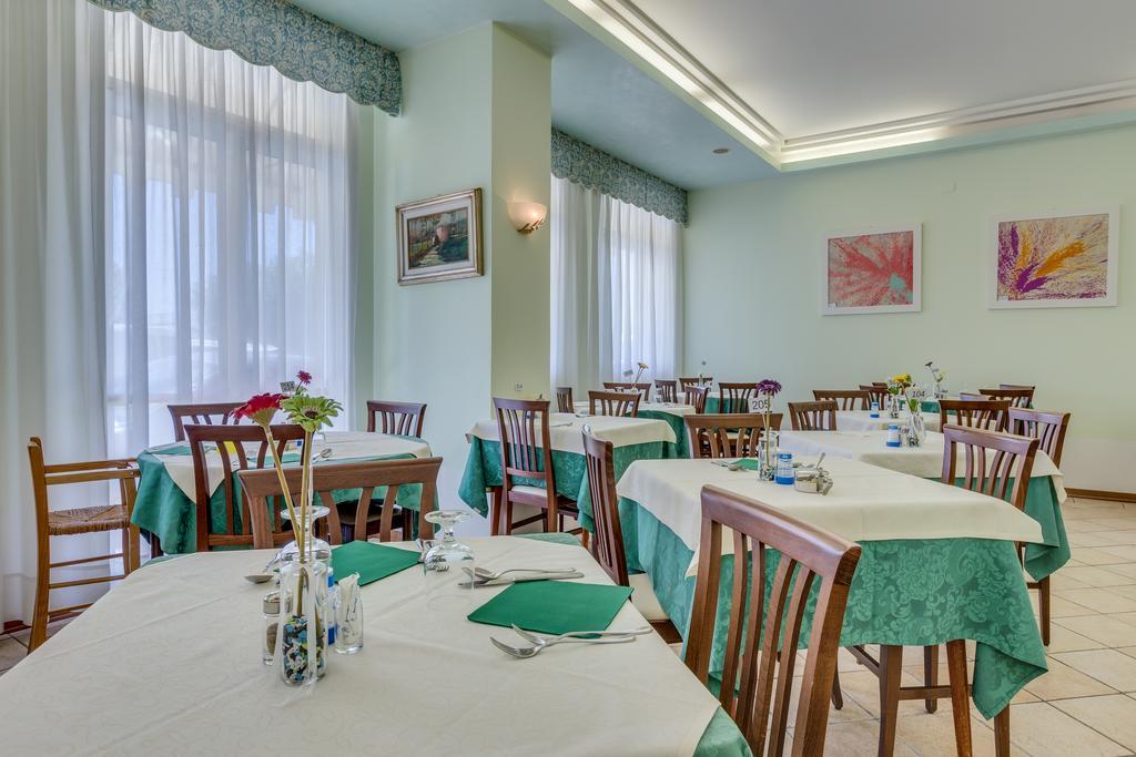Hotel Austria Caorle Esterno foto