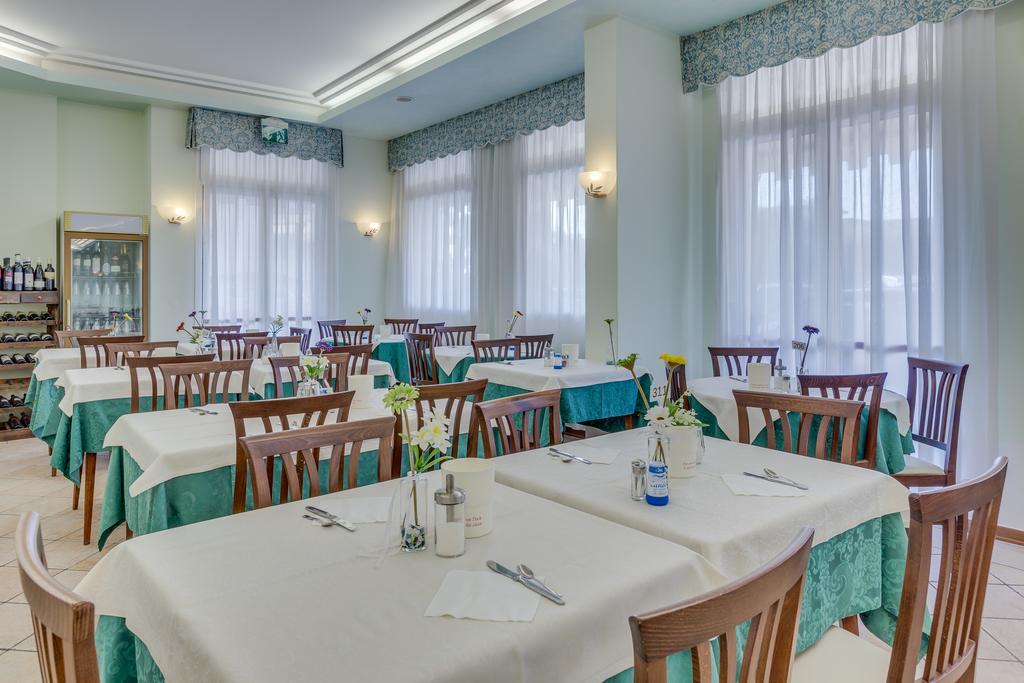 Hotel Austria Caorle Esterno foto