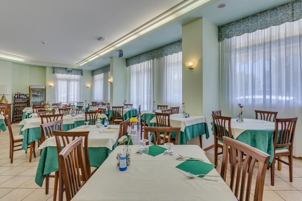 Hotel Austria Caorle Esterno foto