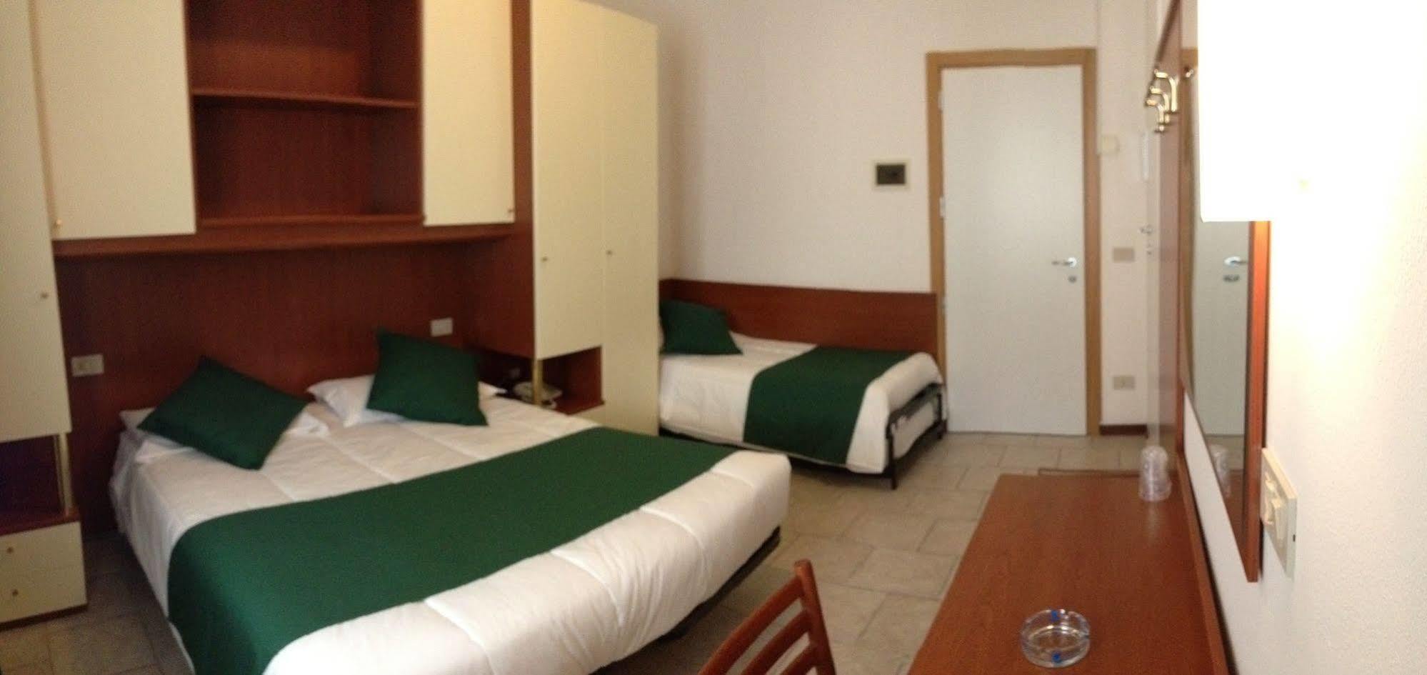 Hotel Austria Caorle Esterno foto