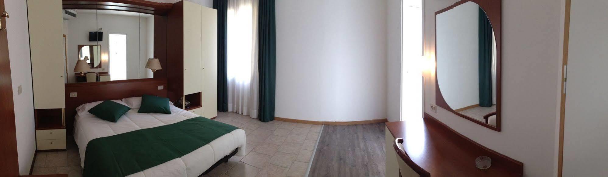Hotel Austria Caorle Esterno foto