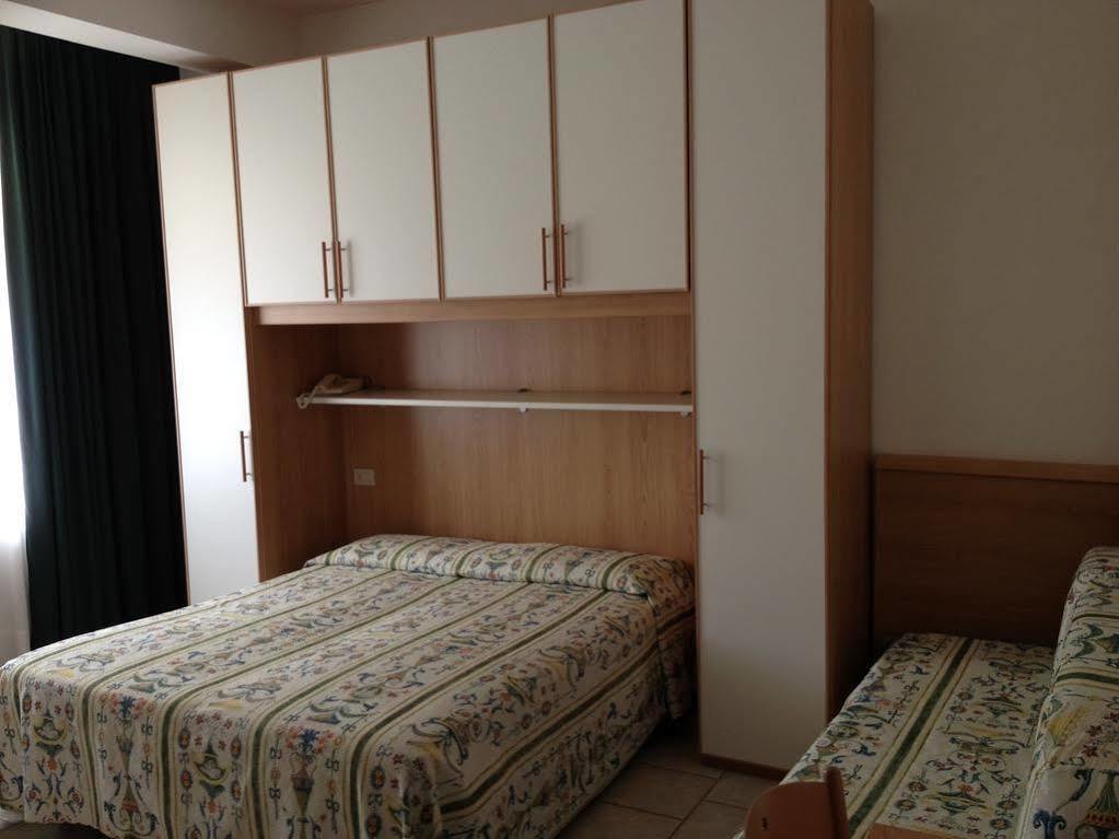 Hotel Austria Caorle Esterno foto
