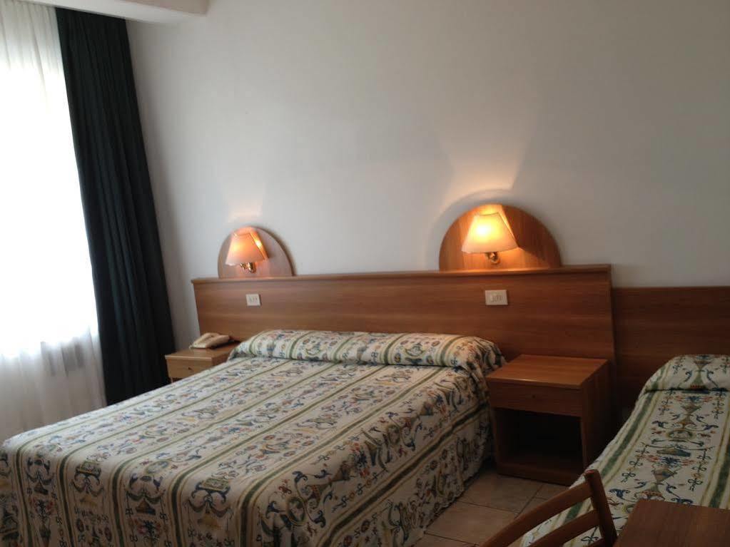 Hotel Austria Caorle Esterno foto